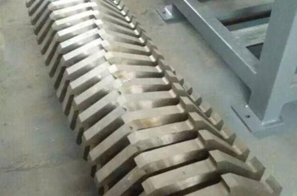 钢筋撕碎机轴承发热是由什么原因造成的?